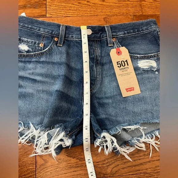 NWT- Levi’s 501 Women’s Shorts Middle Rise No Stretch Sz 27 - Picture 6 of 7